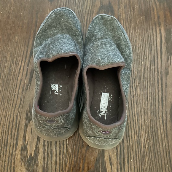 Womens Skechers shoes brown size 8 - Picture 3 of 4